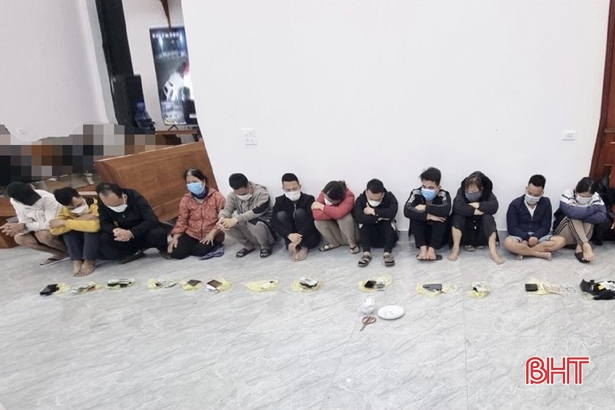 tin tuc phap luat ngay 104 gan 100 nguoi duong tinh voi ma tuy trong quan bar o tphcm3 tin tuc phap luat ngay 104 gan 100 nguoi duong tinh voi ma tuy trong quan bar o tphcm3