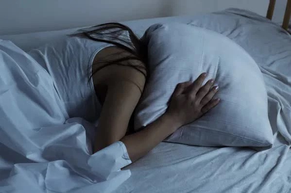 nguoi dan ong bat truyen ma suot 3 nam de doa hang xom vi ghet va cai ket nga ngua