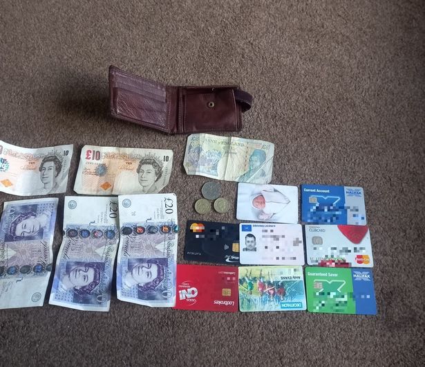 nguoi dan ong bo quen vi tren taxi va cai ket ngo ngang sau 7 nam nguoi dan ong bo quen vi tren taxi va cai ket ngo ngang sau 7 nam