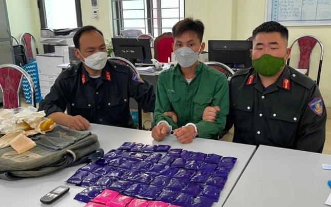 bat thanh nien mua ban trai phep hon 11000 vien ma tuy tong hop bat thanh nien mua ban trai phep hon 11000 vien ma tuy tong hop