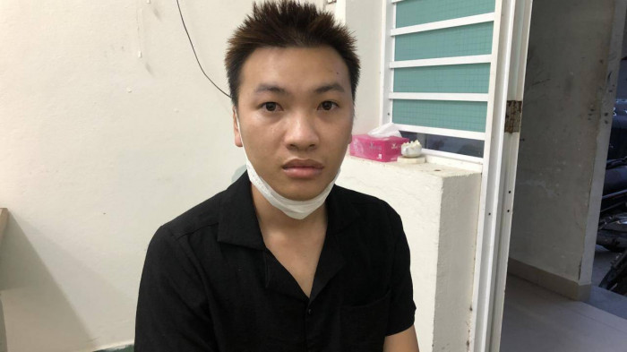 tam giu hinh su thanh nien dung dao chem vao mat ban nhau tam giu hinh su thanh nien dung dao chem vao mat ban nhau