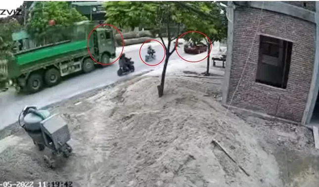nghe an tai xe bat can khi mo cua o to khien mot nguoi phu nu gap nan tu vong nghe an tai xe bat can khi mo cua o to khien mot nguoi phu nu gap nan tu vong