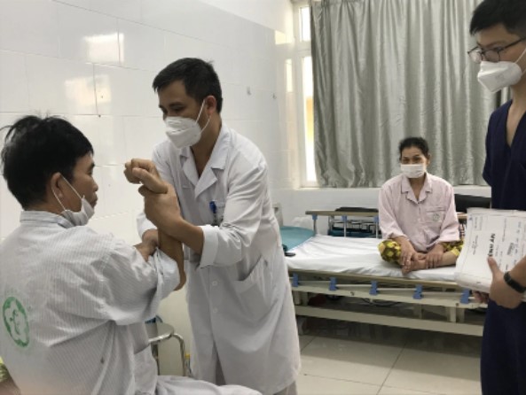 doi vo chong bi teo co liet toan than vi an hat muong tay phong tieu duong