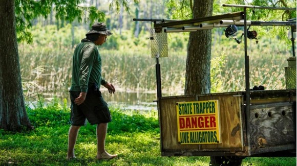 nguoi dan ong nhan cai ket tham thuong khi tim dia bay trong ho nuoc o san golf