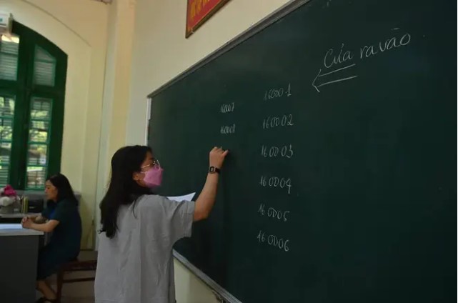 can canh gan 107000 thi sinh ha noi lam thu tuc du thi vao lop 101