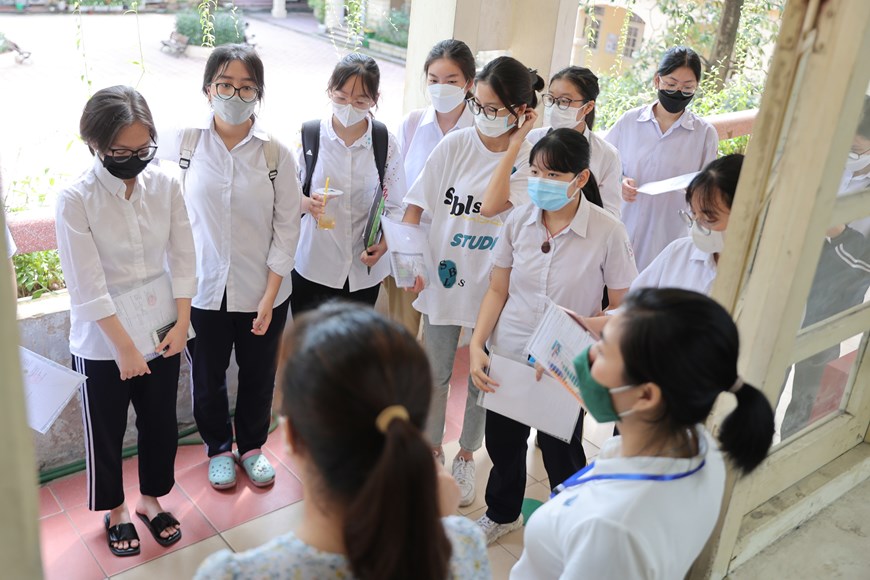 can canh gan 107000 thi sinh ha noi lam thu tuc du thi vao lop 108