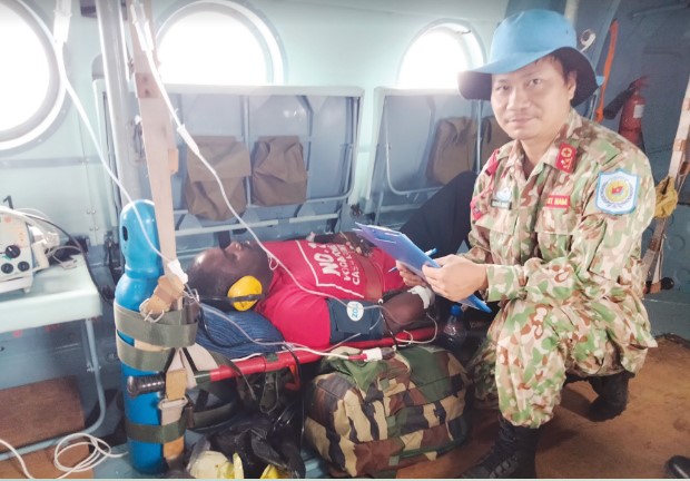 nguoi linh mu noi xanh va hanh trinh mang chuong di danh xu nguoi2 nguoi linh mu noi xanh va hanh trinh mang chuong di danh xu nguoi2
