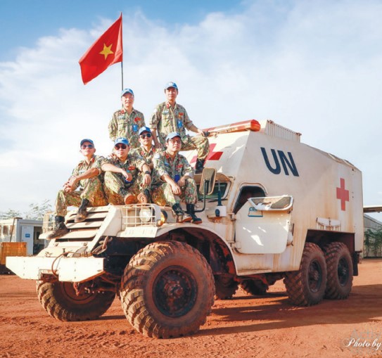 nguoi linh mu noi xanh va hanh trinh mang chuong di danh xu nguoi5 nguoi linh mu noi xanh va hanh trinh mang chuong di danh xu nguoi5