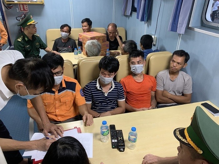 hai phong cuu nan khan cap 10 nguoi tren tau bi chim hai phong cuu nan khan cap 10 nguoi tren tau bi chim