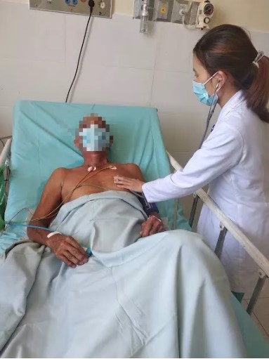 cu ong 76 tuoi nguy kich do an nham phan bon npk phai loc mau 2 tieng1 cu ong 76 tuoi nguy kich do an nham phan bon npk phai loc mau 2 tieng1