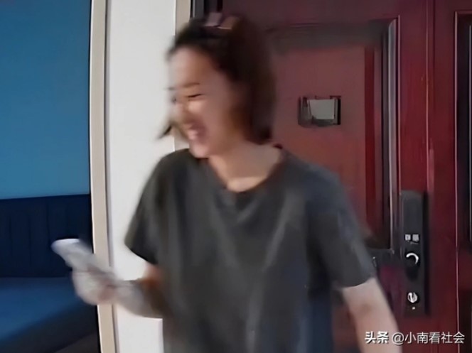 gap dung shipper dep trai phan ung cua co gai khien nguoi yeu lap tuc nhan tin dan mat gap dung shipper dep trai phan ung cua co gai khien nguoi yeu lap tuc nhan tin dan mat