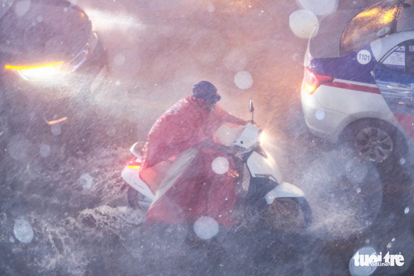 ha noi mua nhu trut nuoc nguy co ngap o mot so tuyen pho ha noi mua nhu trut nuoc nguy co ngap o mot so tuyen pho