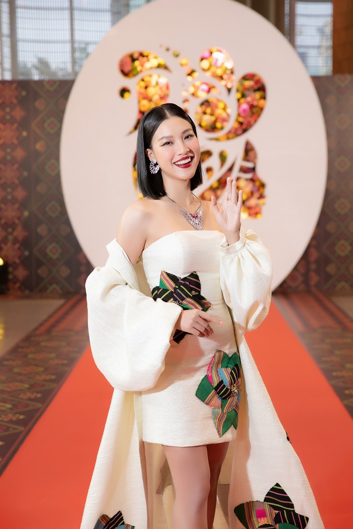 hoang oanh toi muon danh het thoi gian ben con trai2 hoang oanh toi muon danh het thoi gian ben con trai2