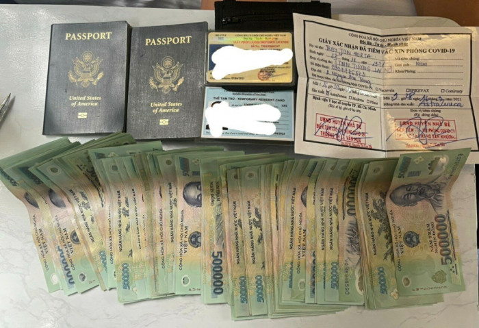 phat hien hon 50 trieu dong khach nuoc ngoai bo quen tren tau phat hien hon 50 trieu dong khach nuoc ngoai bo quen tren tau