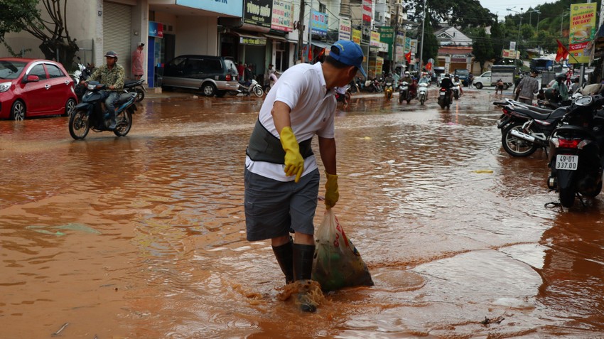 da lat ngap nang sau tran mua lon keo dai hon 1 tieng chieu ngay 192 da lat ngap nang sau tran mua lon keo dai hon 1 tieng chieu ngay 192