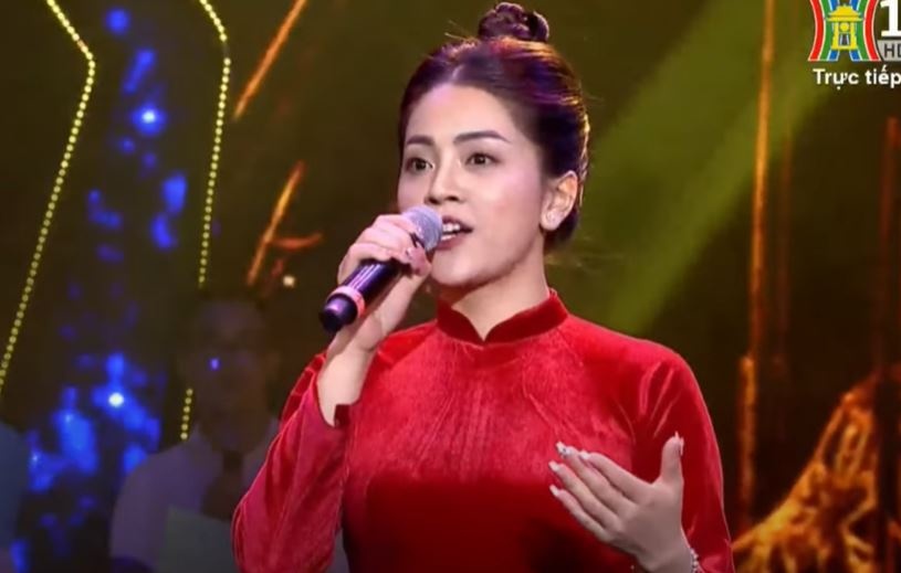 ca si khanh thy hat chenh pho vua hat vua nhin ban tay tren song truc tiep ca si khanh thy hat chenh pho vua hat vua nhin ban tay tren song truc tiep