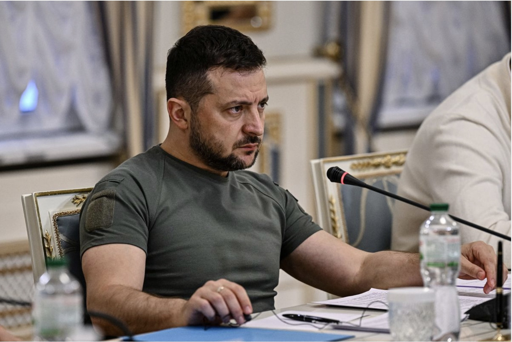 xe cho tong thong ukraine volodymyr zelensky gay tai nan o kyiv