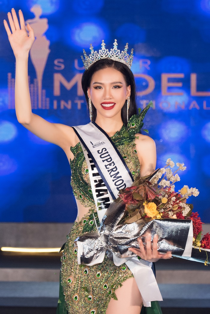 bui quynh hoa xuat sac dang quang ngoi vi quan quan super model international 20223 bui quynh hoa xuat sac dang quang ngoi vi quan quan super model international 20223