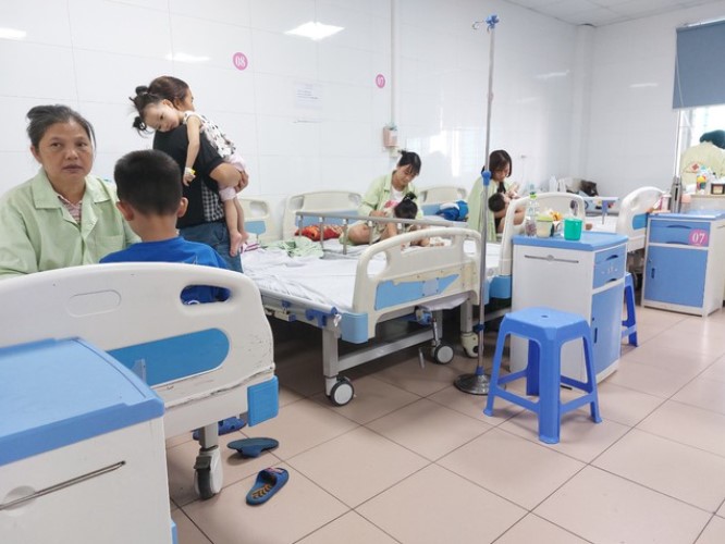 so tre nhap vien o ha noi tang manh 1 bac si theo doi toi 30 benh nhi