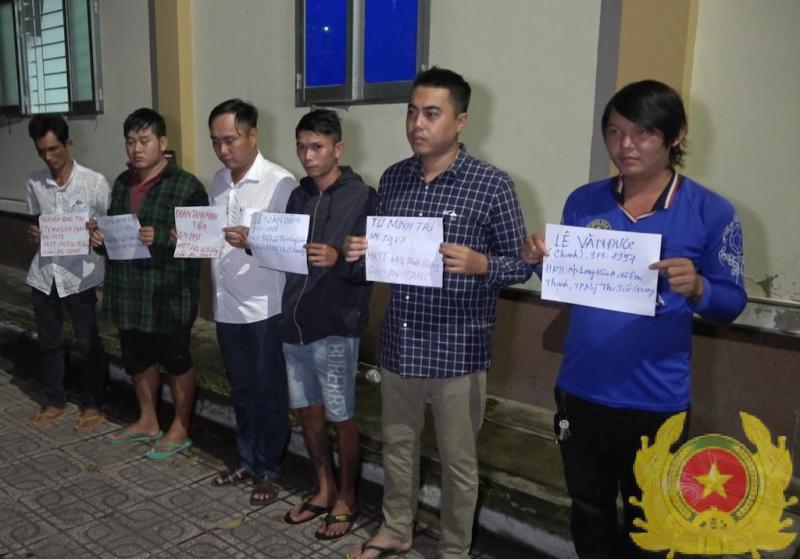 nhom cho vay nang lai nem mam tom trung vit thoi vao nha dan o tien giang