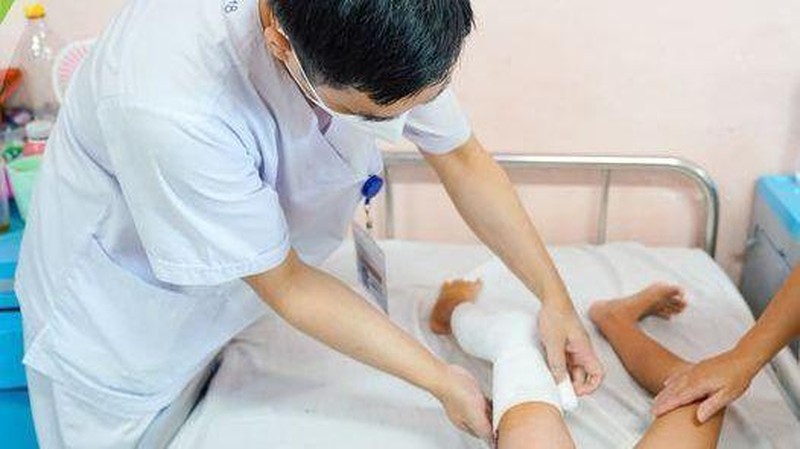 be gai 6 nam khong di lai duoc do co khoi di dang tinh mach be gai 6 nam khong di lai duoc do co khoi di dang tinh mach