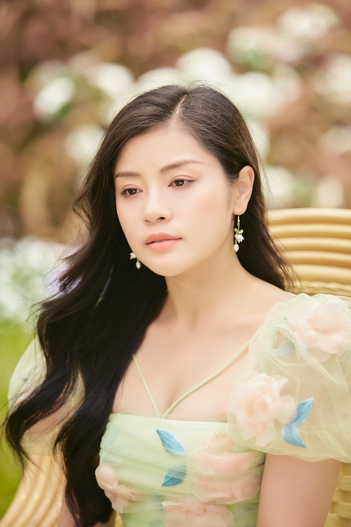 mv ao anh mau nang cua sao mai nguyen thu hang goi nho ve nhung bo phim kinh dien1