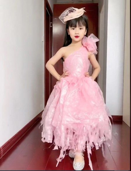 ba me ho bien tui nhua tai che thanh trang phuc tuyet dep cho con gai1 ba me ho bien tui nhua tai che thanh trang phuc tuyet dep cho con gai1