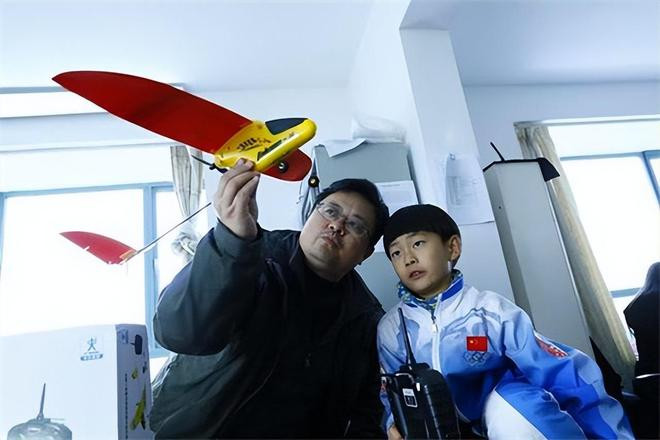 thanh tich dang ne cua be trai tung bi bo ep coi tran chay trong tuyet 10 nam truoc2