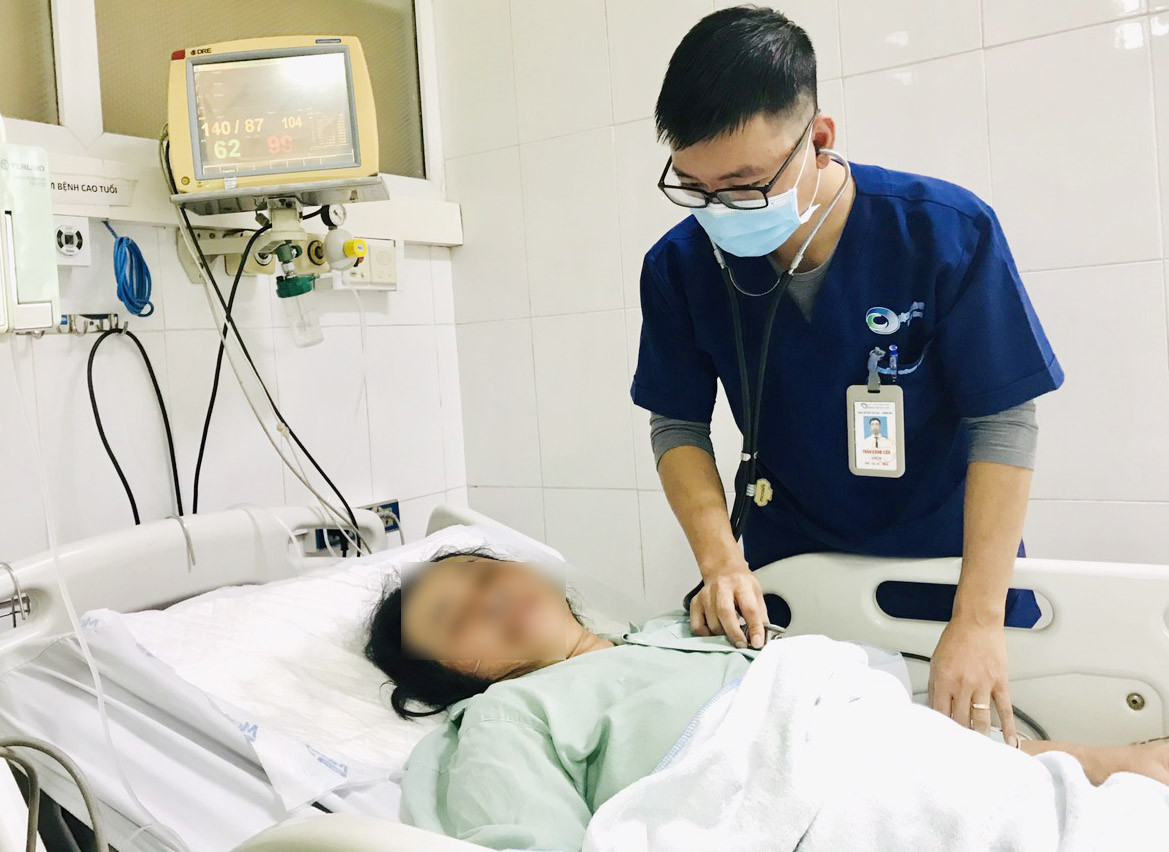 nguoi phu nu suy ho hap nguy kich sau khi an 2 mieng gan ca noc nguoi phu nu suy ho hap nguy kich sau khi an 2 mieng gan ca noc