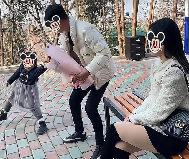 be gai 5 tuoi cung bo di xem mat vua thay doi phuong lien doi ve ngay lap tuc be gai 5 tuoi cung bo di xem mat vua thay doi phuong lien doi ve ngay lap tuc