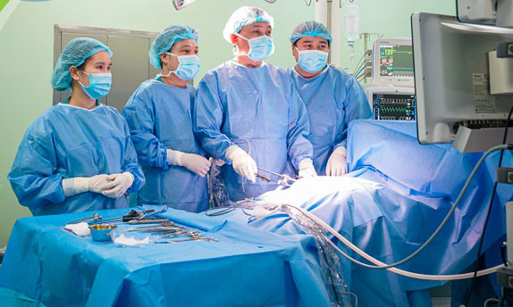 be 3 tuoi bi xoan da day 180 do rat hiem gap