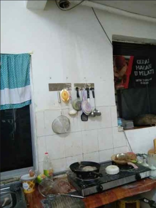 thong duong ong thoat nuoc nguoi dan ong khien hang xom gap chuyen hai hung