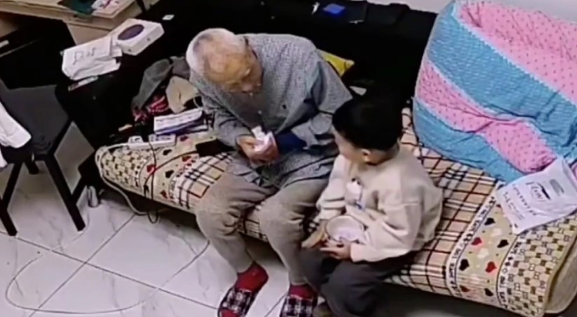 be trai 5 tuoi phan ung bat ngo khi nghe ong noi giai thich ve su song va cai chet be trai 5 tuoi phan ung bat ngo khi nghe ong noi giai thich ve su song va cai chet