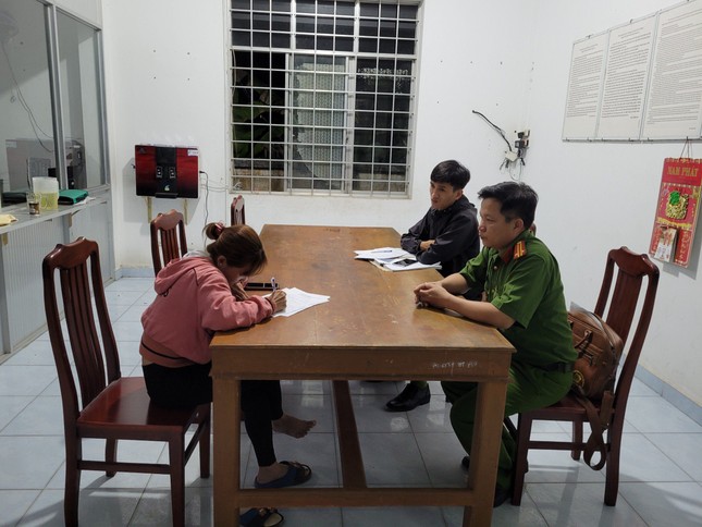 co gai 22 tuoi ban vang de nap tien vao game roi den cong an bao bi cuop co gai 22 tuoi ban vang de nap tien vao game roi den cong an bao bi cuop