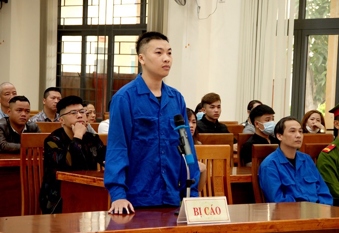 rut dao chem ban nhau vi nguoi yeu bi treu choc thanh nien linh an 14 nam tu rut dao chem ban nhau vi nguoi yeu bi treu choc thanh nien linh an 14 nam tu