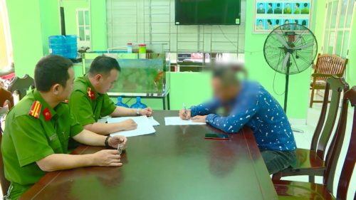 vu co gai doi dung xe di ve sinh tai xe neu ly do rut bai nai