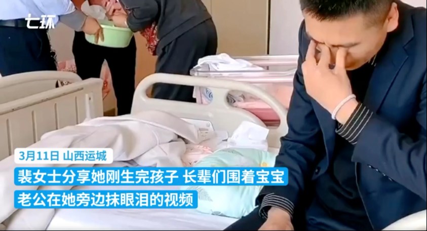 ca nha vay quanh em be moi sinh hanh dong cua chong khien vo ngo ngang ca nha vay quanh em be moi sinh hanh dong cua chong khien vo ngo ngang