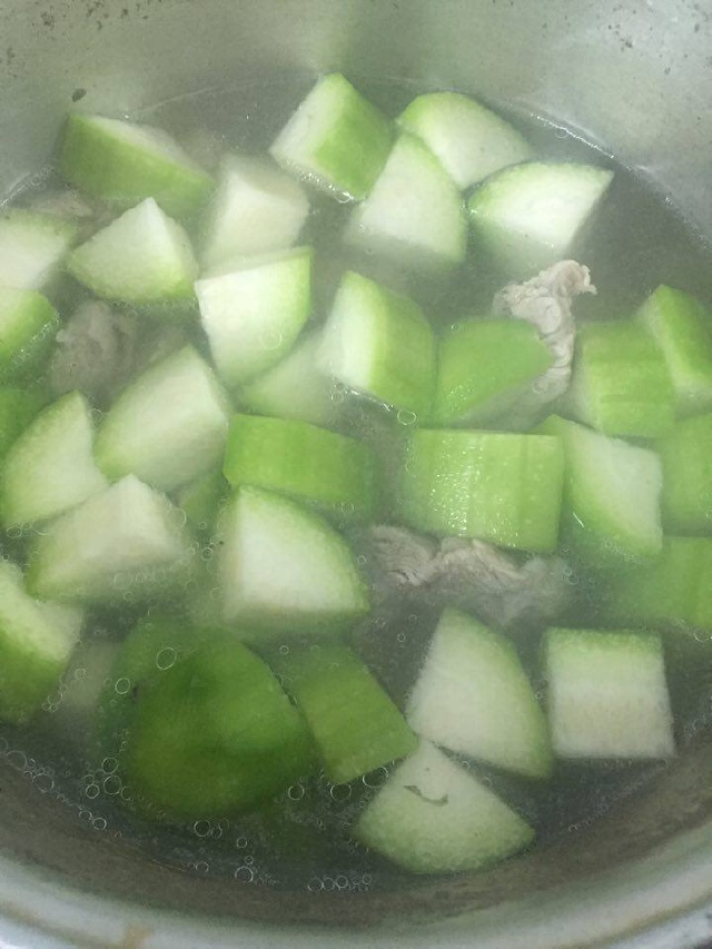 troi bat dau nong lam ngay mon canh bi dao nau suon non thom ngon tuyet dinh2 troi bat dau nong lam ngay mon canh bi dao nau suon non thom ngon tuyet dinh2