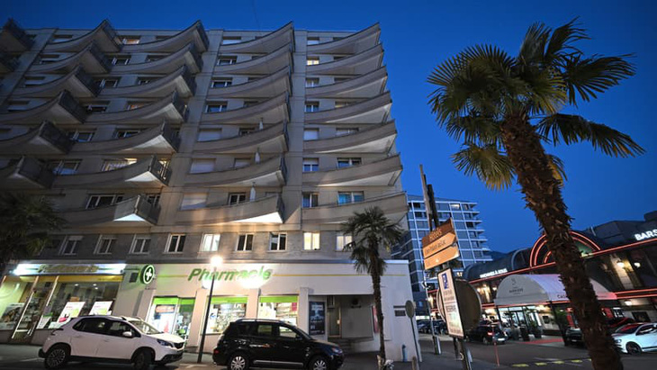 gia dinh 5 nguoi nhay lau tu tu khien du luan bang hoang