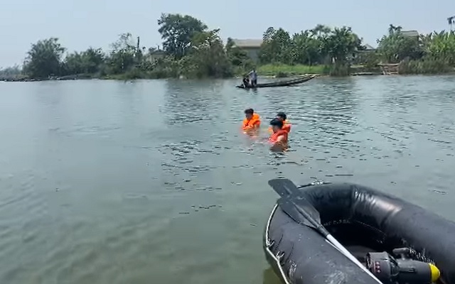 truot chan roi xuong song nam sinh 14 tuoi duoi nuoc thuong tam