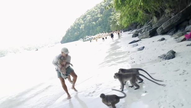bo dung cam doi dau voi bay khi hoang hung du de bao ve con trai bo dung cam doi dau voi bay khi hoang hung du de bao ve con trai