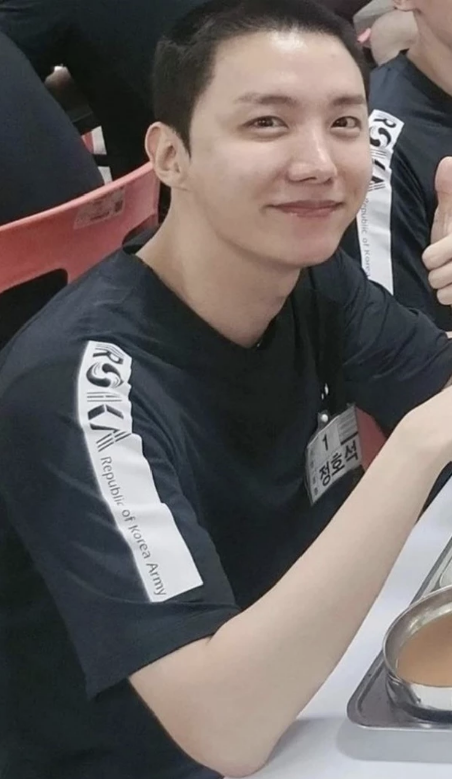 hinh anh dau tien cua j hope bts trong quan ngu visual van cuc dinh du de mat moc1 hinh anh dau tien cua j hope bts trong quan ngu visual van cuc dinh du de mat moc1