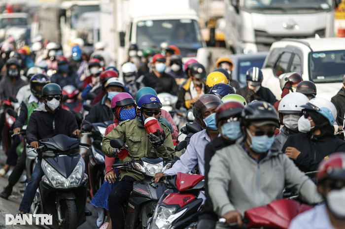 nguoi dan ve que nghi le 304 15 nhieu noi o ha noi va tphcm un tac keo dai