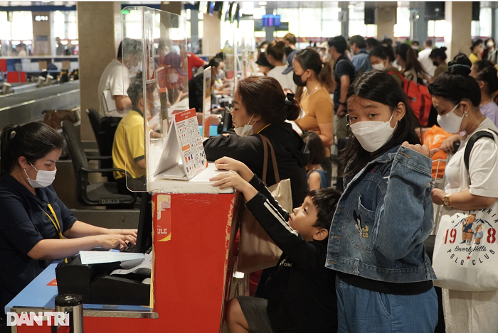 nguoi dan ve que nghi le 304 15 nhieu noi o ha noi va tphcm un tac keo dai4