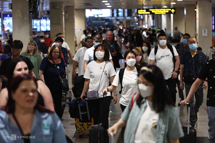 nguoi dan ve que nghi le 304 15 nhieu noi o ha noi va tphcm un tac keo dai