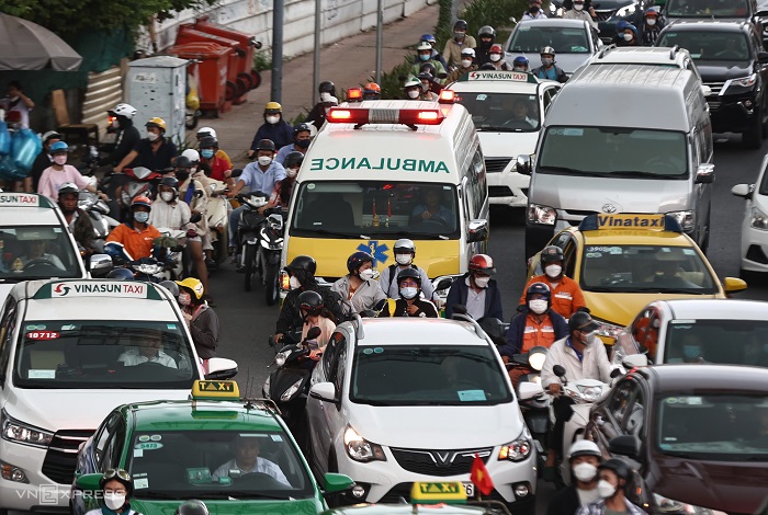 nguoi dan ve que nghi le 304 15 nhieu noi o ha noi va tphcm un tac keo dai6