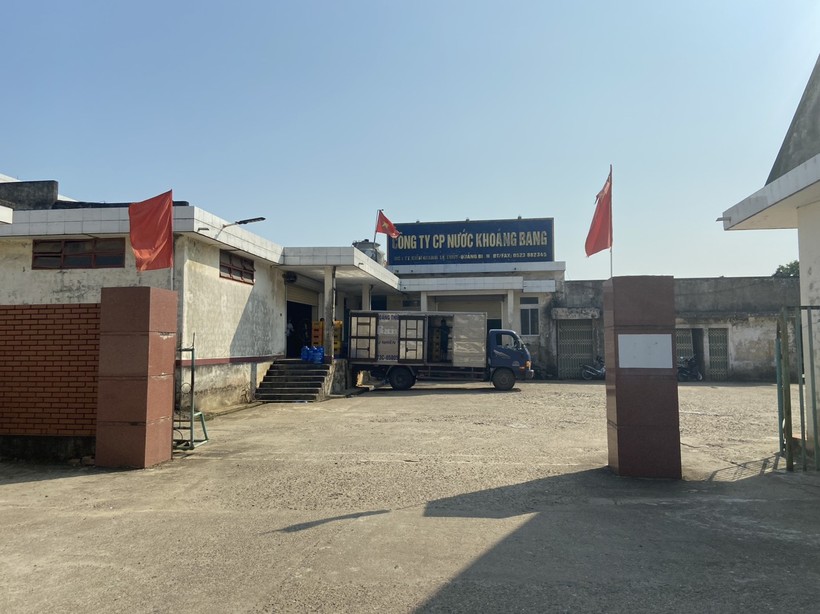 vu dia ngoe nguay trong binh nuoc o truong mam non lay mau nuoc gui di xet nghiem vu dia ngoe nguay trong binh nuoc o truong mam non lay mau nuoc gui di xet nghiem