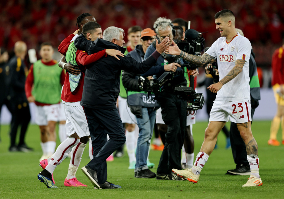 tu thu cam hoa bayer leverkusen thay tro hlv mourinho gianh ve vao choi chung ket europa league