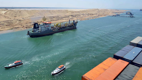 tau cho hang lon mac can tai kenh dao suez tau cho hang lon mac can tai kenh dao suez