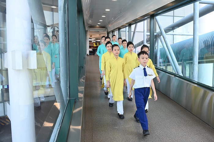 chuyen bay dac biet cua vietnam airlines voi phi hanh doan nhi1 chuyen bay dac biet cua vietnam airlines voi phi hanh doan nhi1